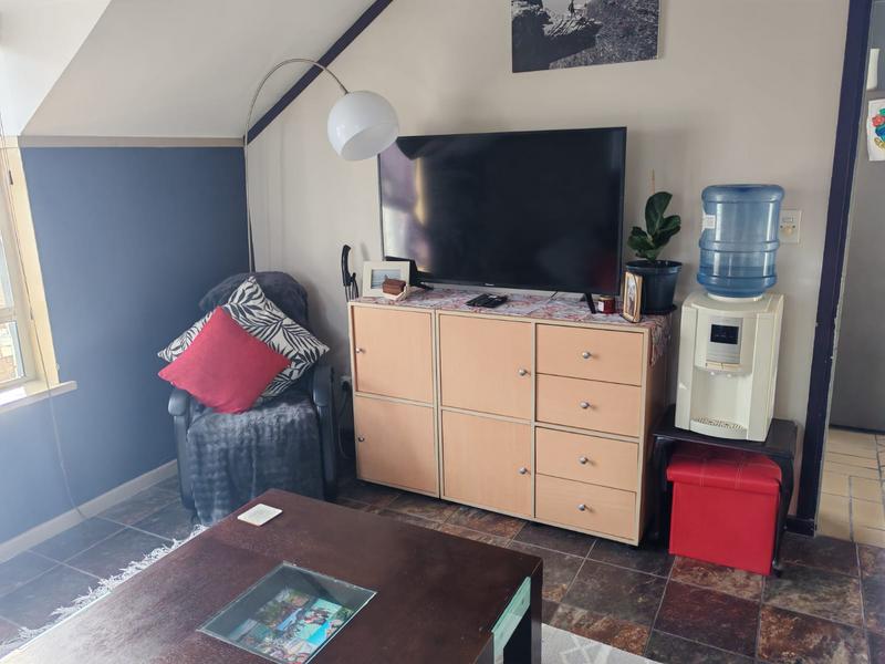 6 Bedroom Property for Sale in Sandbaai Western Cape